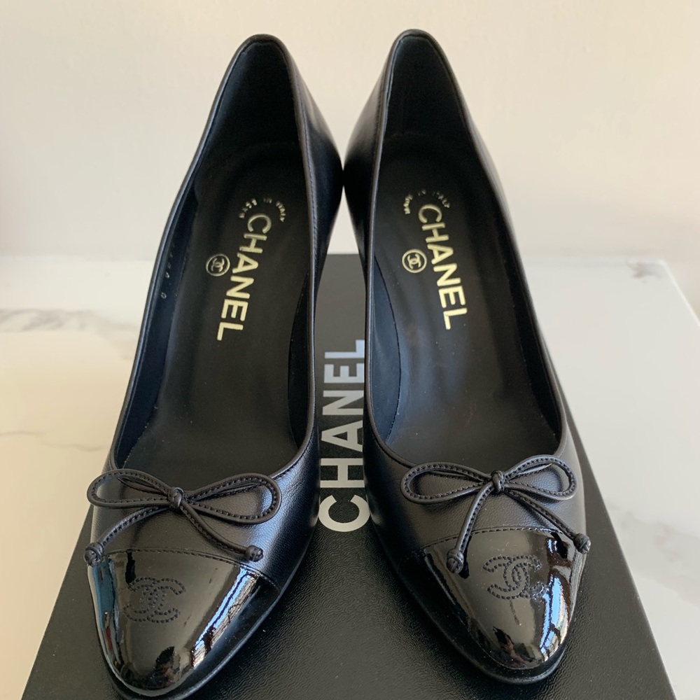 chanel classic pump in lamb skin